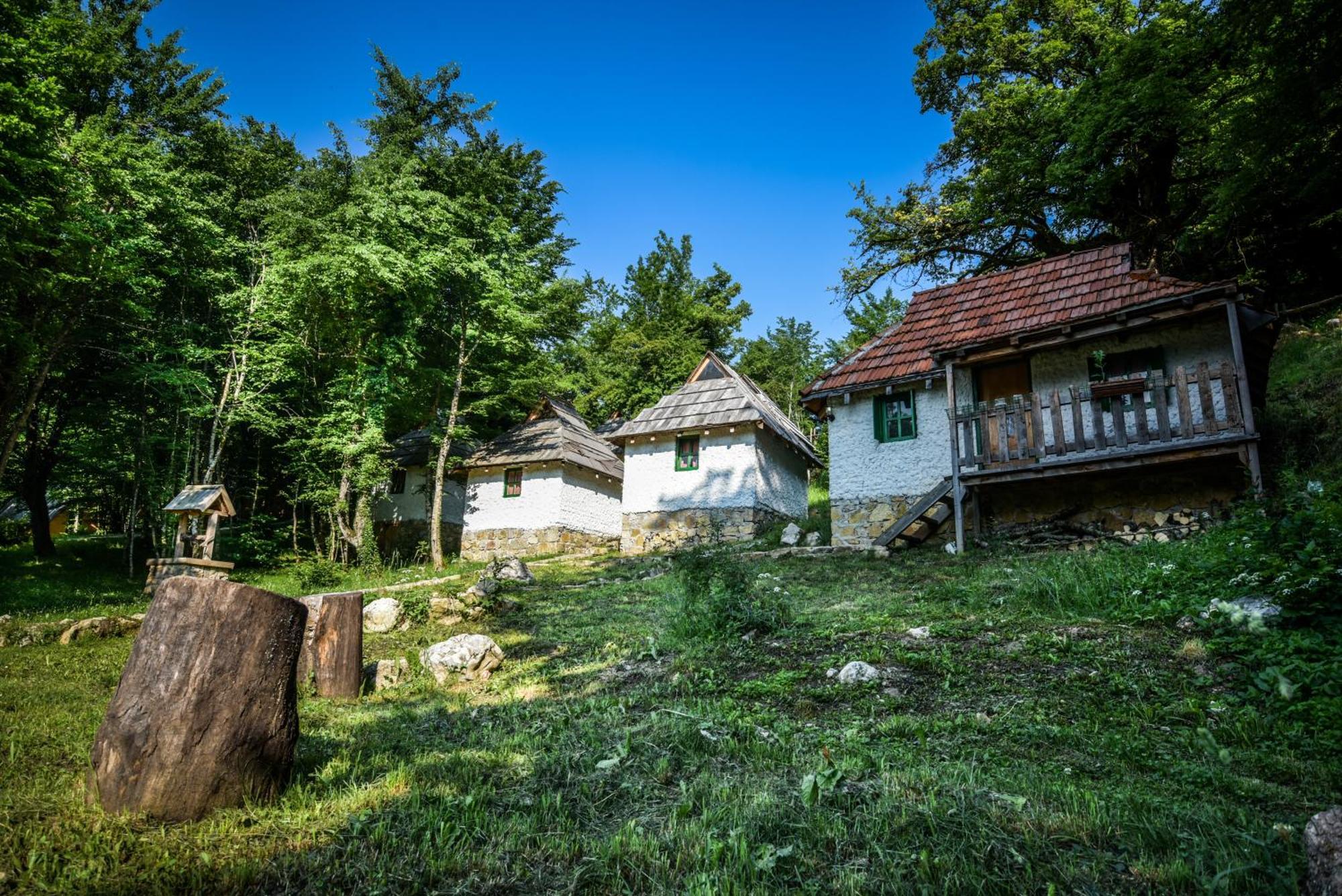 Camp Divlja Rijeka Hotel Hum Bagian luar foto