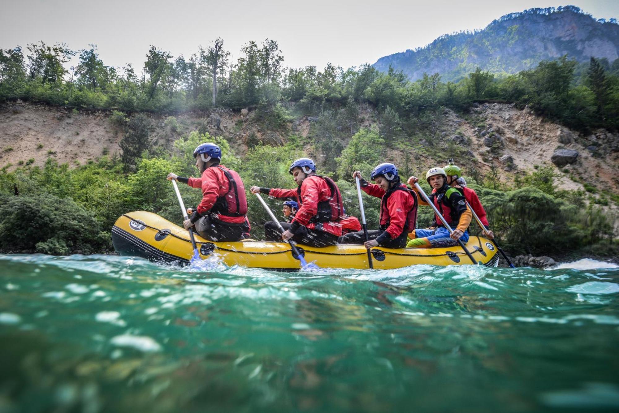 Camp Divlja Rijeka Hotel Hum Bagian luar foto