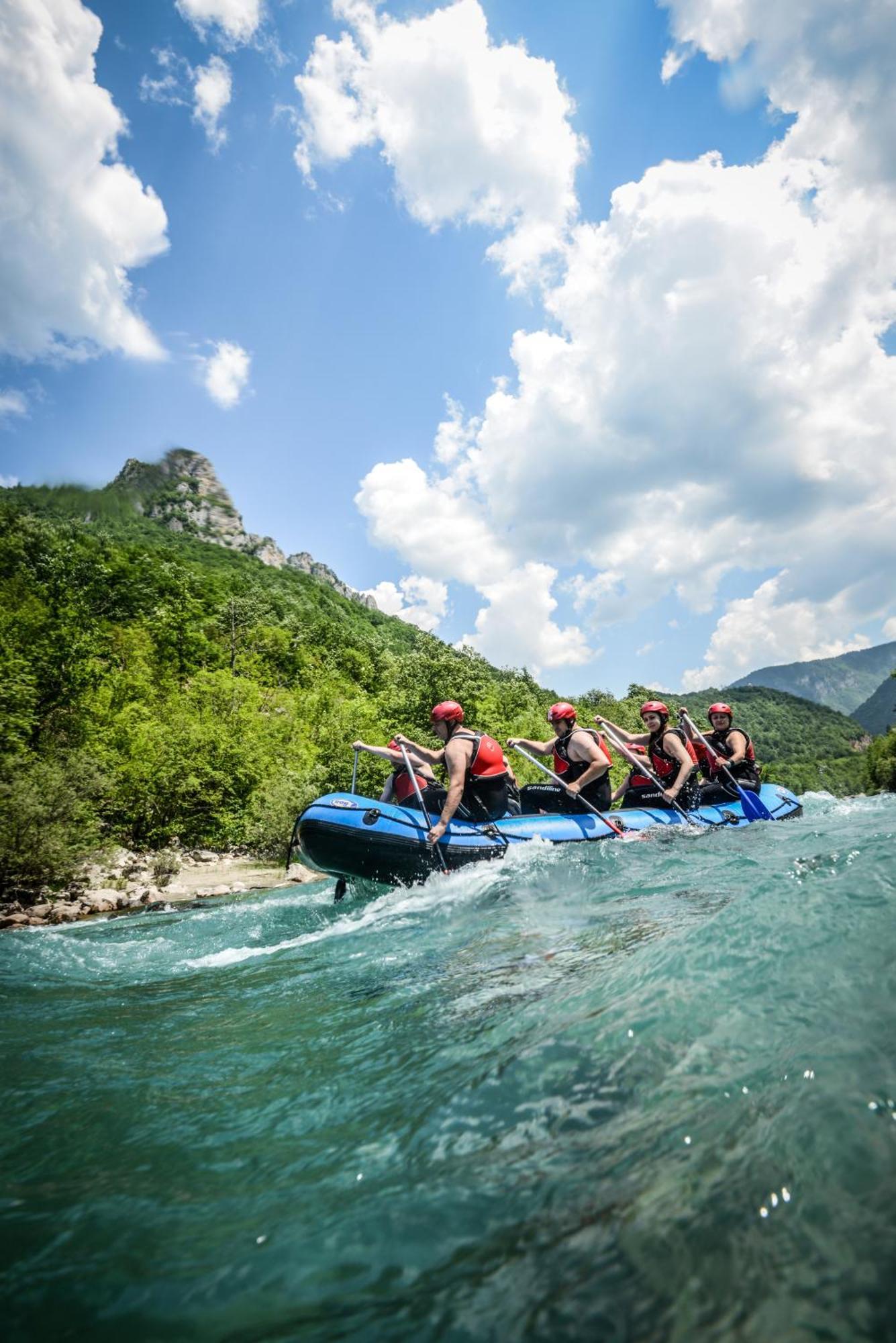 Camp Divlja Rijeka Hotel Hum Bagian luar foto