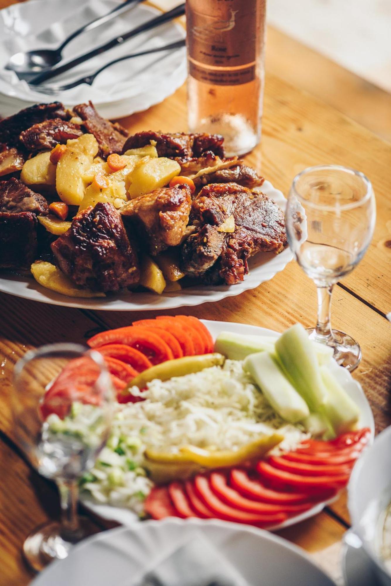 Camp Divlja Rijeka Hotel Hum Bagian luar foto