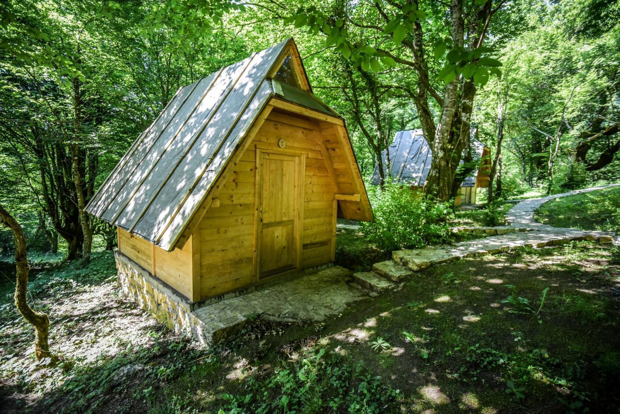 Camp Divlja Rijeka Hotel Hum Bagian luar foto
