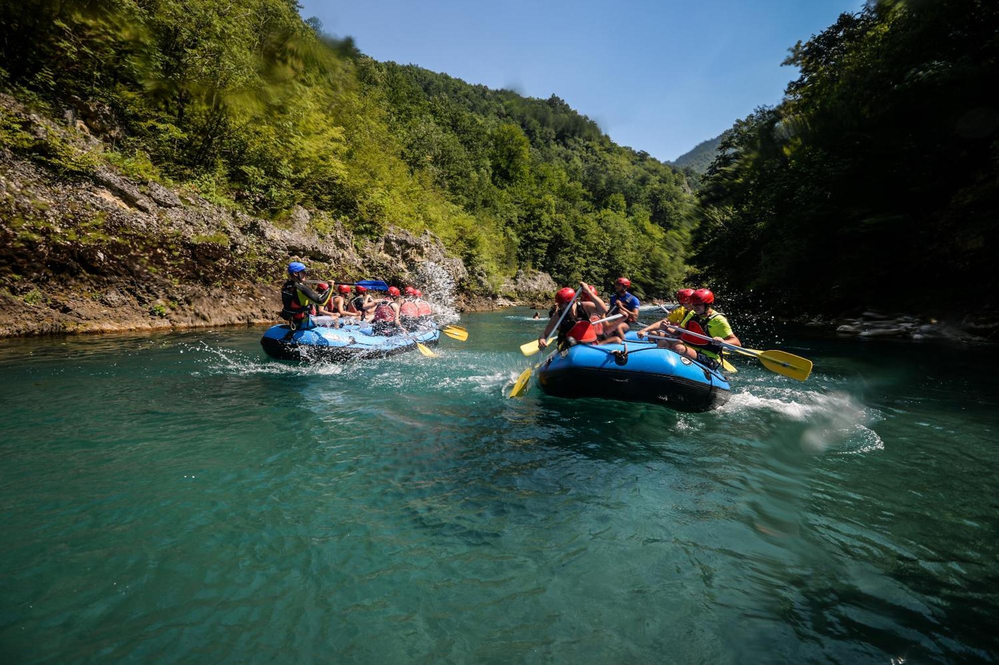 Camp Divlja Rijeka Hotel Hum Bagian luar foto