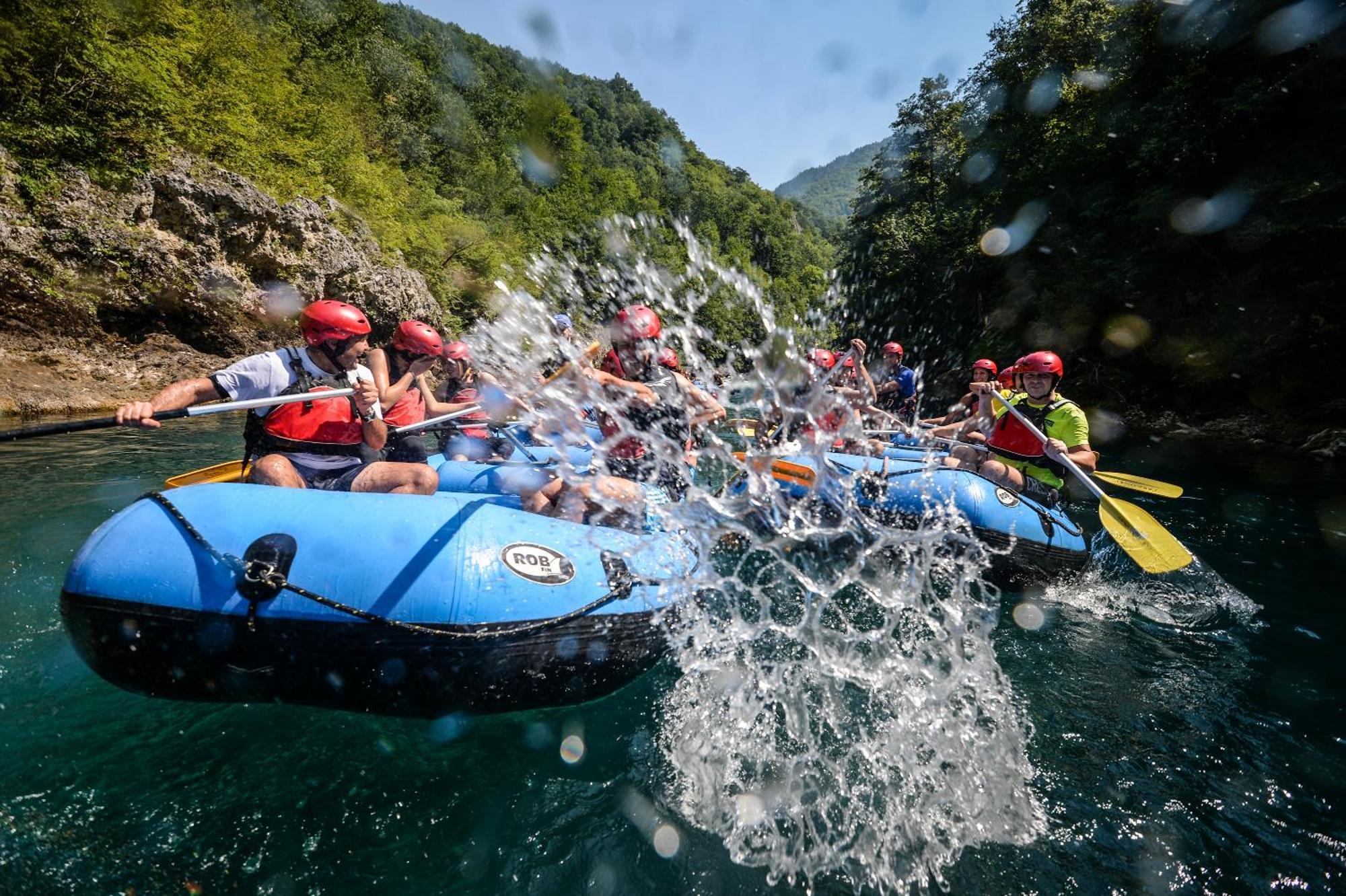 Camp Divlja Rijeka Hotel Hum Bagian luar foto