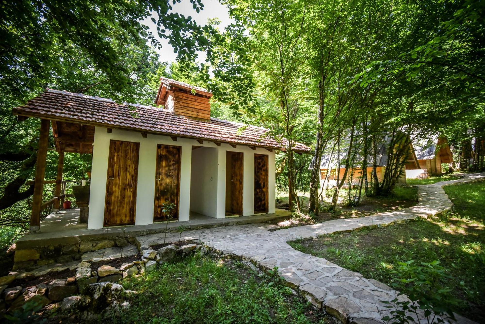 Camp Divlja Rijeka Hotel Hum Bagian luar foto