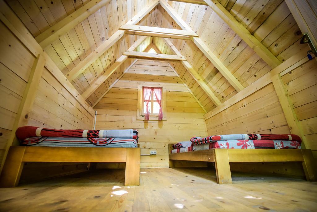 Camp Divlja Rijeka Hotel Hum Bagian luar foto