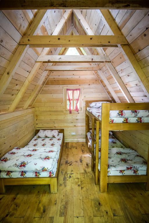 Camp Divlja Rijeka Hotel Hum Bagian luar foto