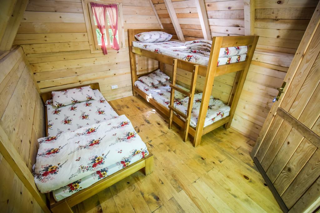 Camp Divlja Rijeka Hotel Hum Bagian luar foto