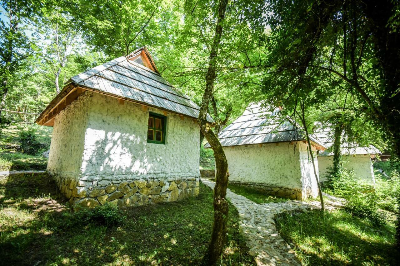 Camp Divlja Rijeka Hotel Hum Bagian luar foto