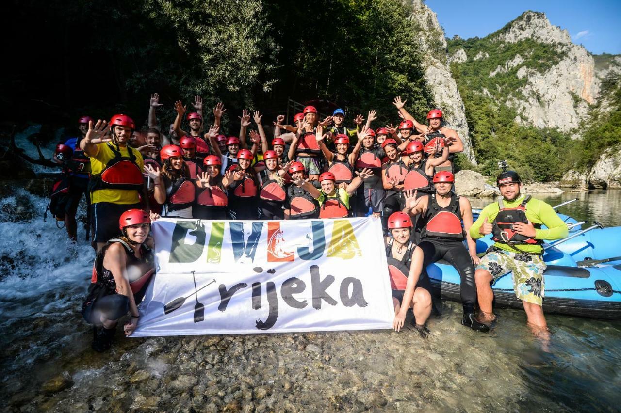 Camp Divlja Rijeka Hotel Hum Bagian luar foto