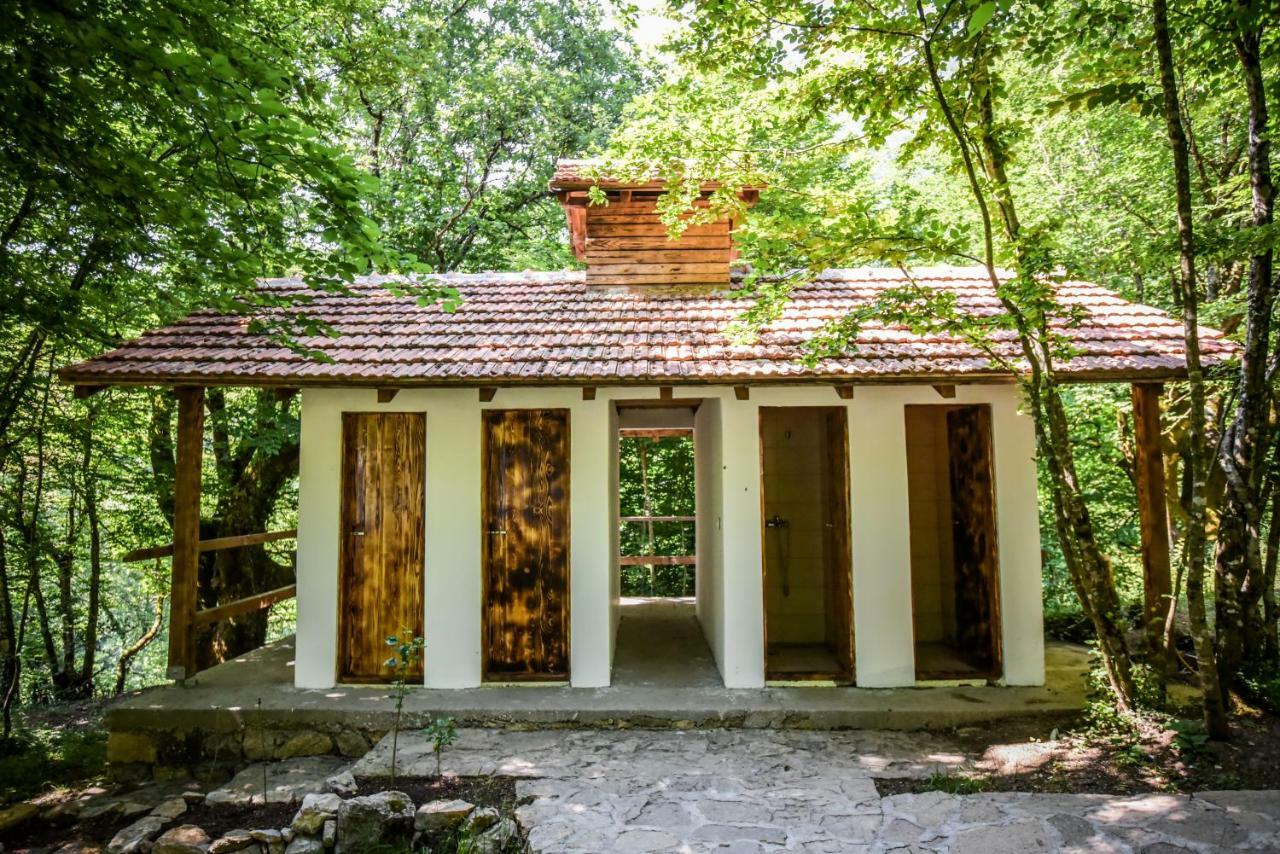 Camp Divlja Rijeka Hotel Hum Bagian luar foto